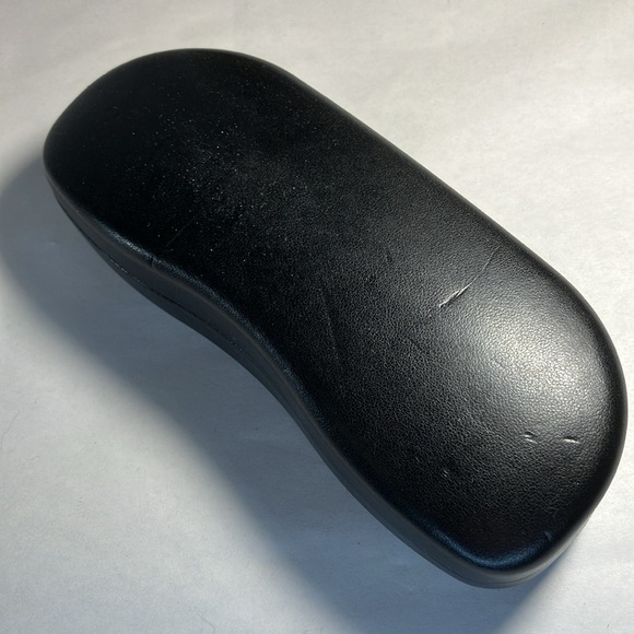 Ray-Ban Hard Clamshell Case with Polishing Cloth - Picture 5 of 7